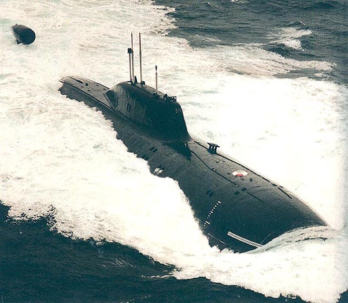 Năm 1996, tàu ngầm Shuka-B do thuyền trưởng A. V. Burilicheva chỉ huy đã bí mật theo dõi một tàu ngầm tấn công của Mỹ ở Đại Tây Dương mà tàu này không hề hay biết. Nhờ chiến tích này mà sau này Burilicheva đã được phong tặng Anh hùng Liên bang Nga.